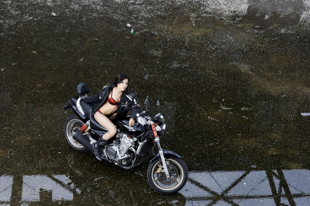 重机车比尼写真美女  [凱渥@ Lina]